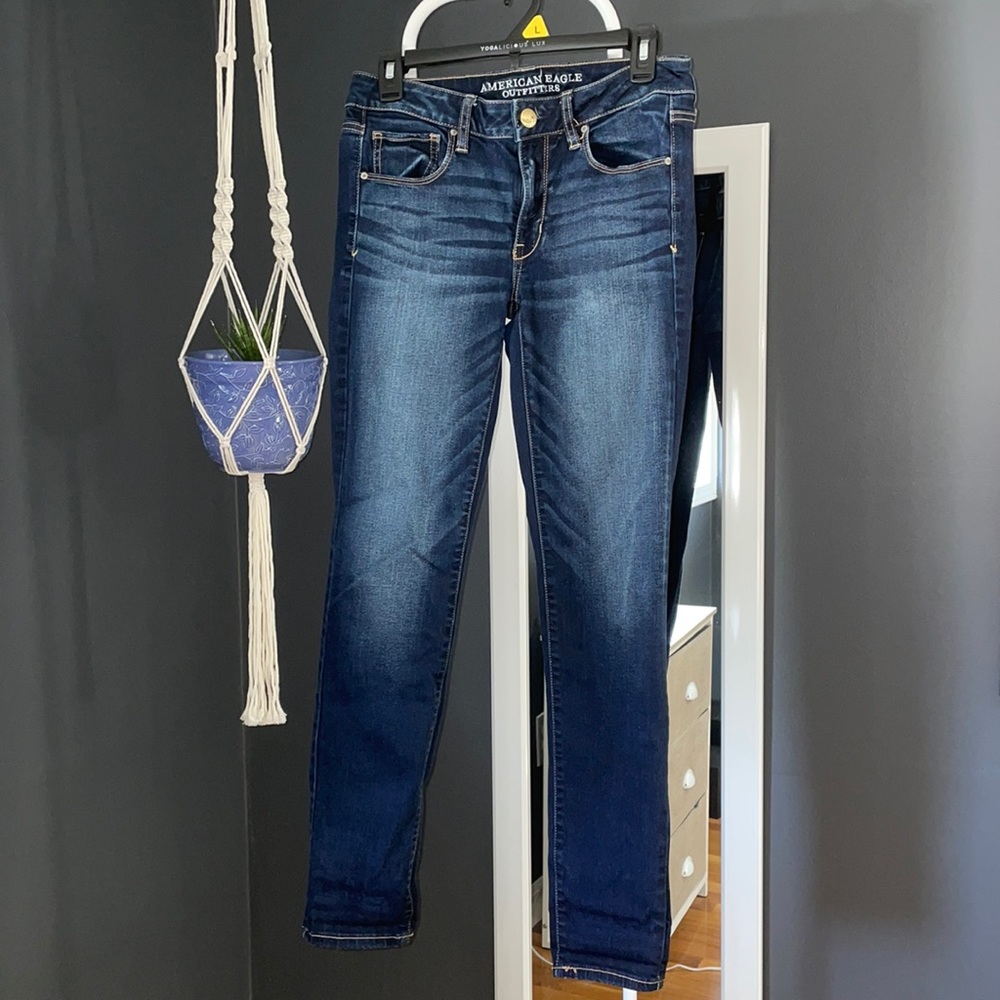 American Eagle super stretch size 6 jeans.